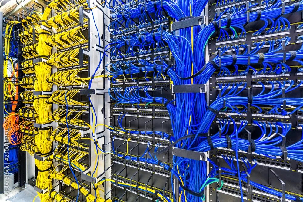 Infrastruttura Data Center completa con rack networking